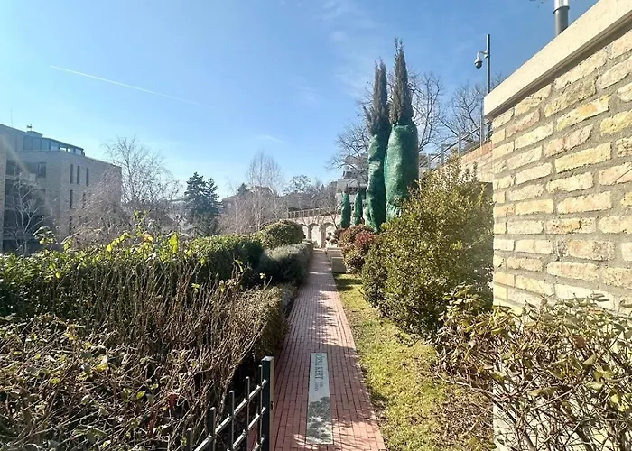 M17 I Buda بودابست